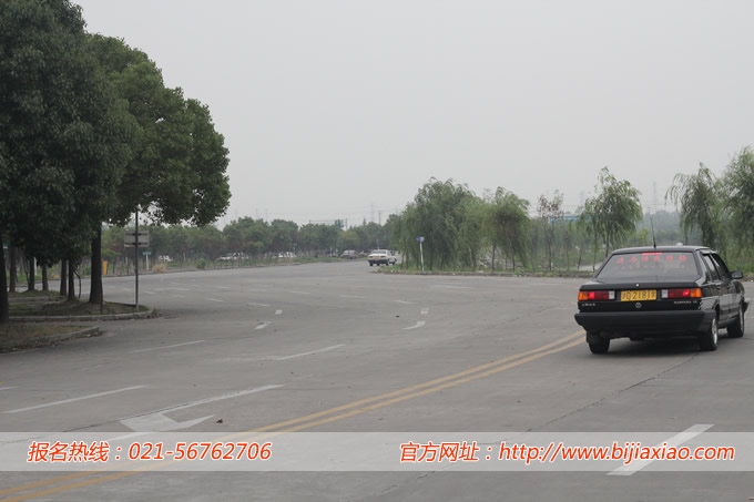 合庆驾校倒桩移库考试流程与技巧